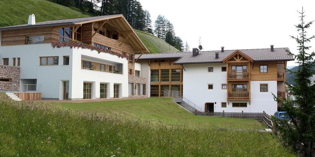 Hotel La Fradora - Dolomites Hotel St. Kassian Exterior foto